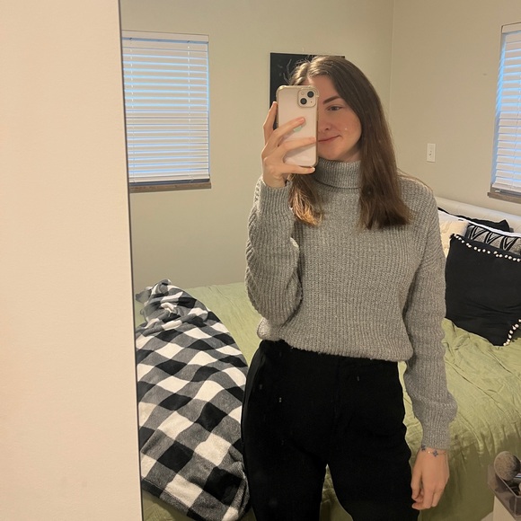 Meet your Posher, Janelle - Picture 4 of 5